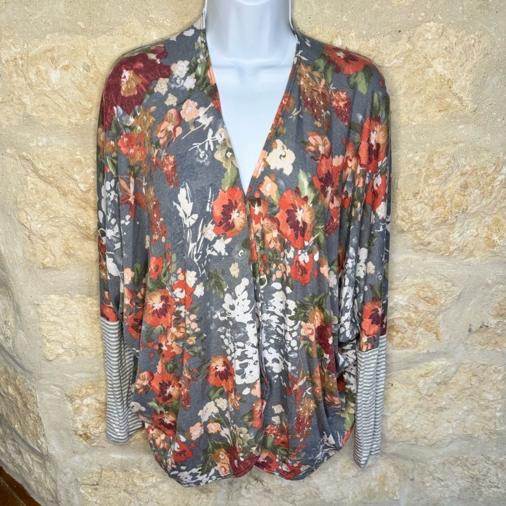 Heimish USA Floral Bat Wing Sleeved Cardigan NWOT Medium